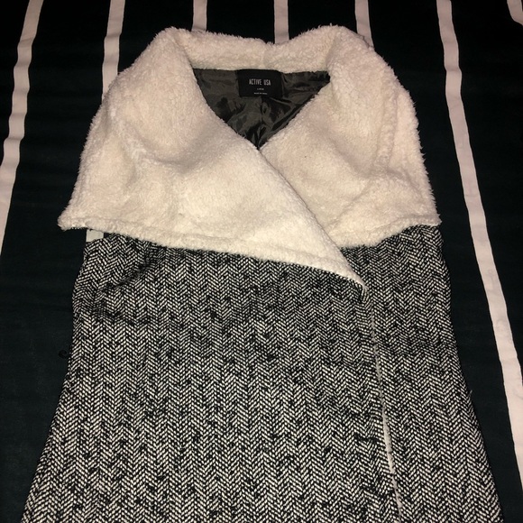 💙 𝟻/$𝟸𝟻 💙 Active USA Jacket with no sleeves - Picture 1 of 12